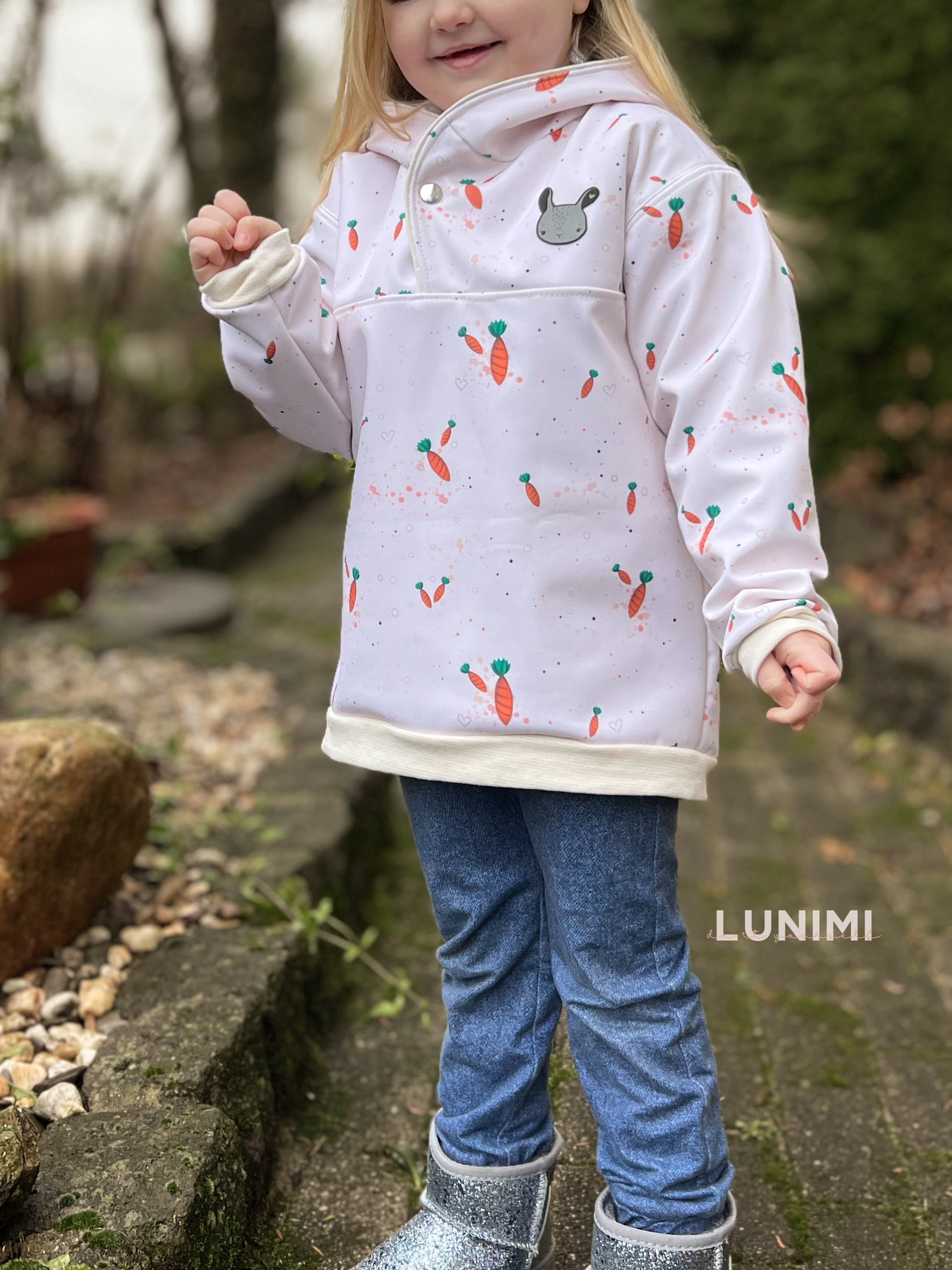 Love carrots in the heart Eigenproduktion beige